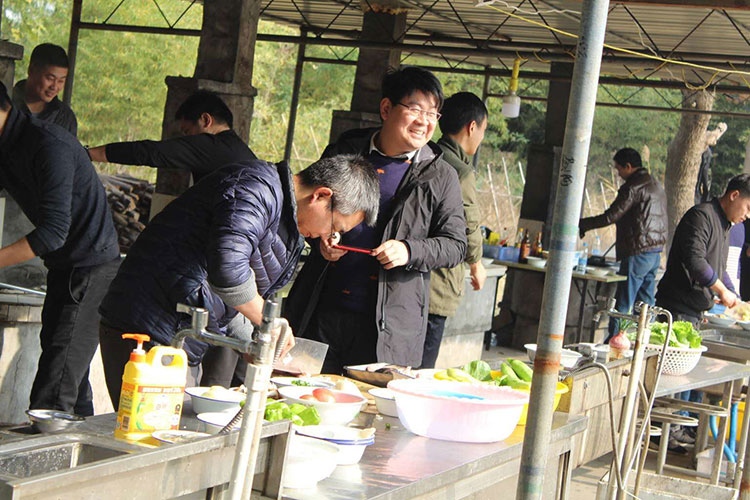 野炊烧烤区